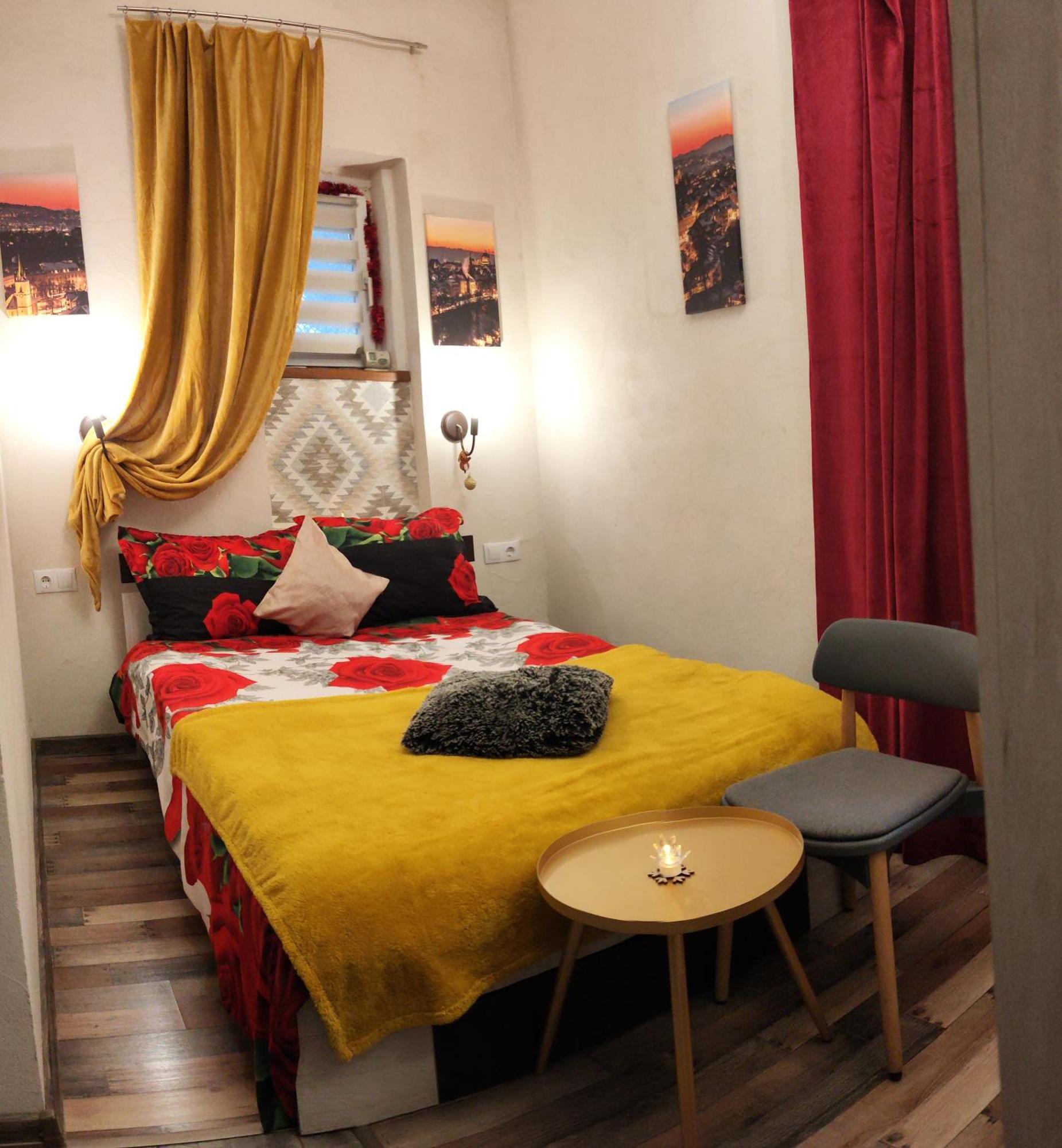 Old City Romantic Studio Brasov Room photo